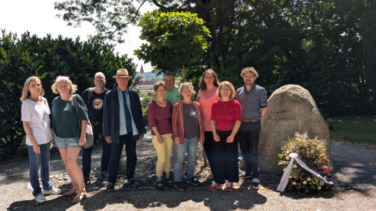 GRÜNE WEGE in Schwaben: Besuch des Gedenkorts am Bezirkskrankenhaus und des Bezirksarchivs in Kaufbeuren